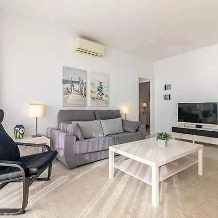 Cozy 2 Bedroom With Magic Sea View