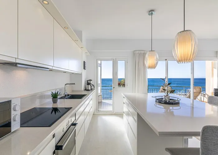 Cozy 2 Bedroom With Magic Sea View شقة فوينخيرولا