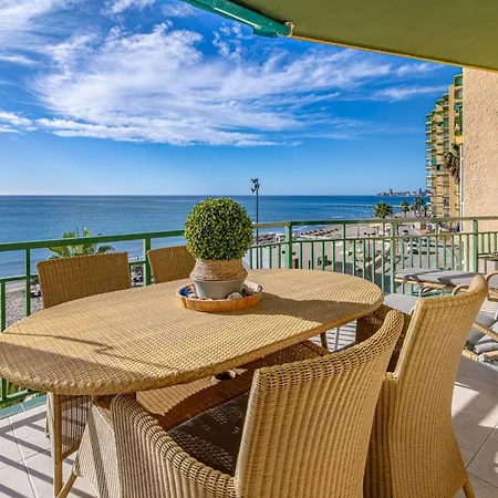 Apartment Cozy 2 Bedroom With Magic Sea View