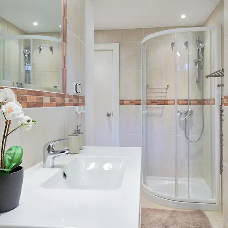 شقة Cozy 2 Bedroom With Magic Sea View