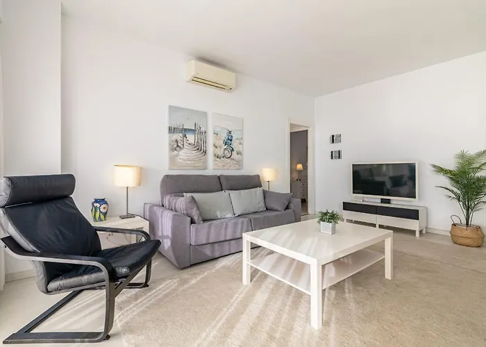 Cozy 2 Bedroom With Magic Sea View