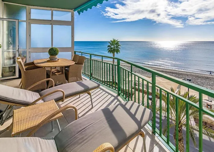 Cozy 2 Bedroom With Magic Sea View Lägenhet