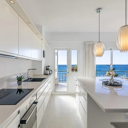 Cozy 2 Bedroom With Magic Sea View Апартаменты Фуэнхирола