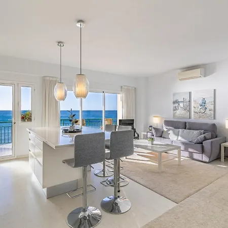Cozy 2 Bedroom With Magic Sea View Фуэнхирола